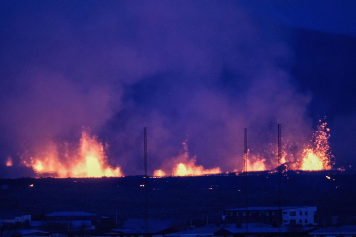 Horror na Islandii. Po erupcji wulkanu płoną domy, lawa dotarła do ewakuowanego miasteczka