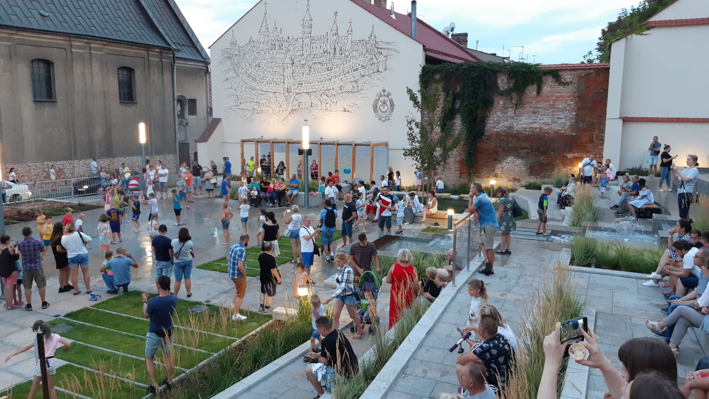 Odnowiony skwer przy Małych Schodach                                                          