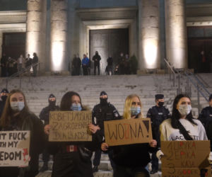 Strajk kobiet w Katowicach. Policja użyła gazu. Są zatrzymania [ZDJĘCIA]