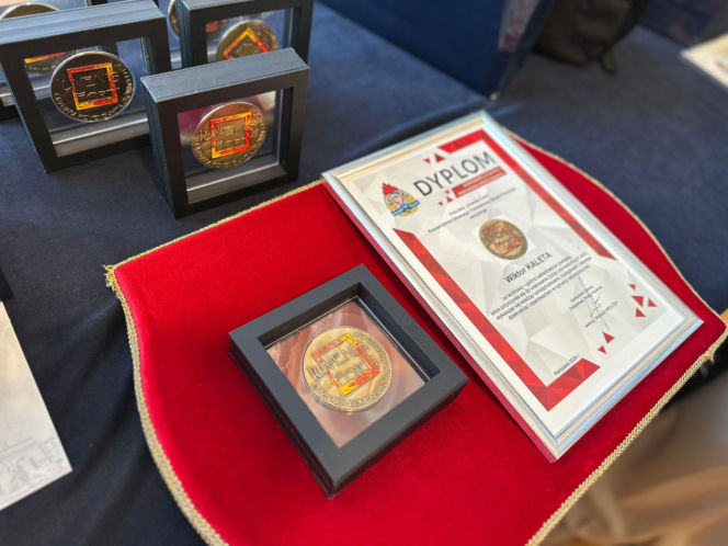 Szóstka młodych bohaterów ze Świętokrzyskiego z odznaką „Iuvenis Forti”