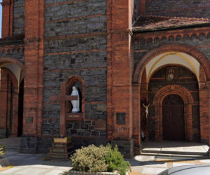 To jedno z najpiękniejszych miast na Dolnym Śląsku. Leży na skale i zachwyca widokami!