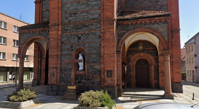 To jedno z najpiękniejszych miast na Dolnym Śląsku. Leży na skale i zachwyca widokami!