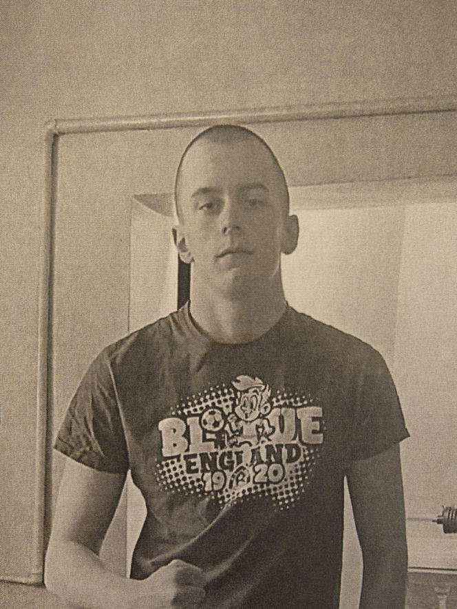 Zaginął 15-latek z Leszna. Był ubrany na czarno, w kurtkę z napisem Bycza Armia