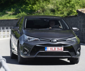 Toyota Avensis lifting 2015