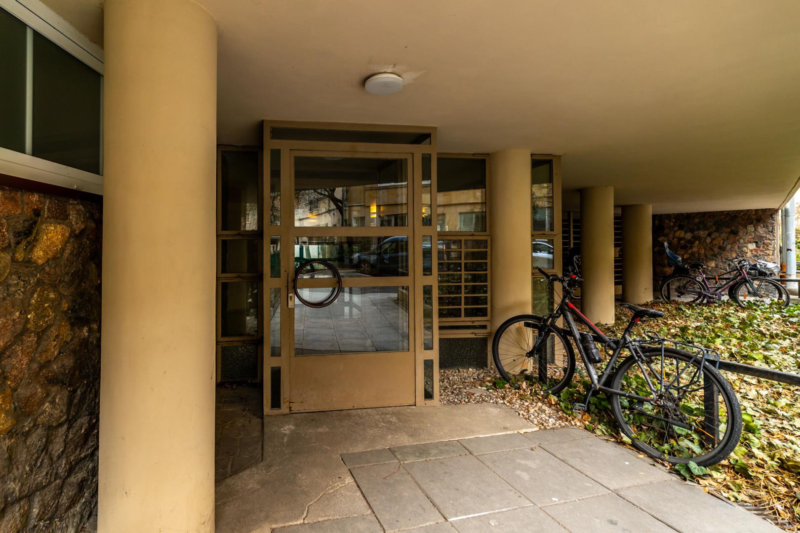 Dom Pod Żaglem na Alei Przyjaciół w Warszawie