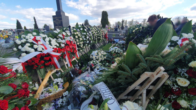 Obok niego spoczął poseł Łukasz Litewka. Kim był Aleksander Widera?