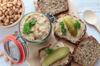 Wegetariański sposób na polski klasyk. Ten smalec króluje na stołach