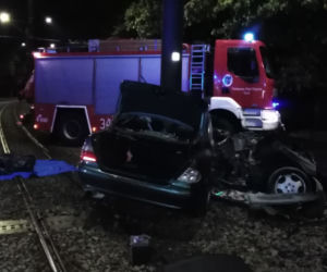 Tragedia w Toruniu. Kierowca UDERZYŁ W SŁUP TRAKCJI