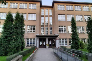 Zabytkowa szkoła podstawowa zamknęła salę gimnastyczną. Powodem zły stan techniczny budynku