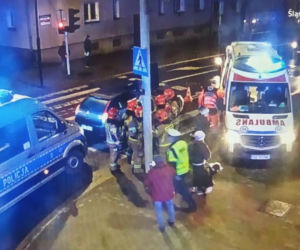 Zgroza! Wjechała w rodzinę na przejściu. Jechała z zamarzniętą szybą 