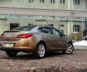 Opel Astra Sedan (Astra J)