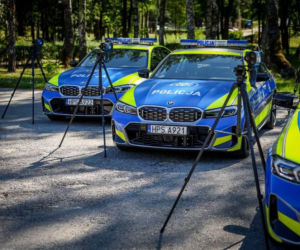 „Bestie” na świętokrzyskich drogach! Policja odbiera nowe BMW M340i xDrive i laserową broń na piratów