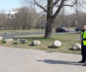 Koronawirus w Koszalinie. Policyjny dron w akcji