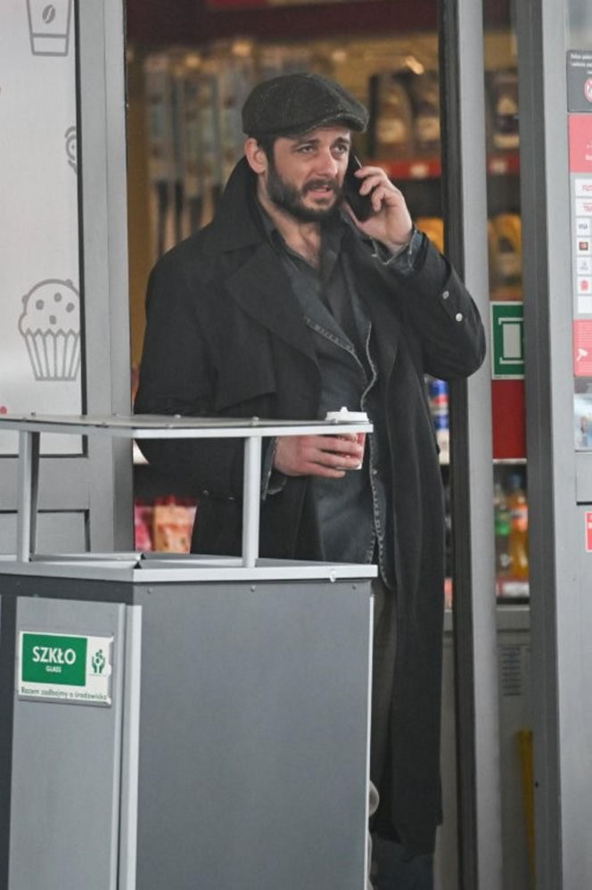 Rozwód Gąsiorowskiej i Żurawskiego w toku! Aktor czekał pod salą z kubkiem w ręku