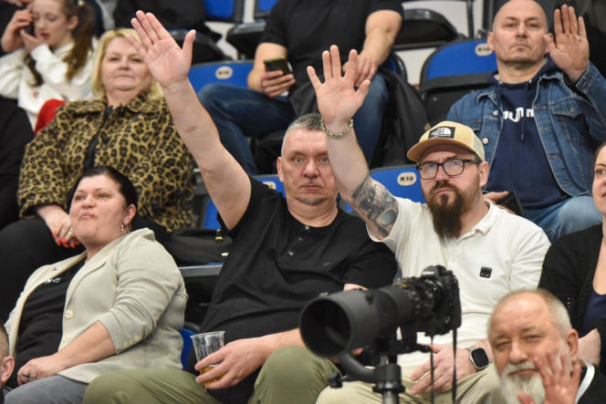 Halowe mistrzostwa Polski w Kujawsko-Pomorskiej Arenie Toruń. Zdjęcia kibiców i zawodników