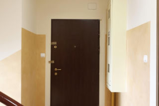 Nożem zaatakował kobietę w mieszkaniu na Śródmieściu. Trafił do szpitala psychiatrycznego