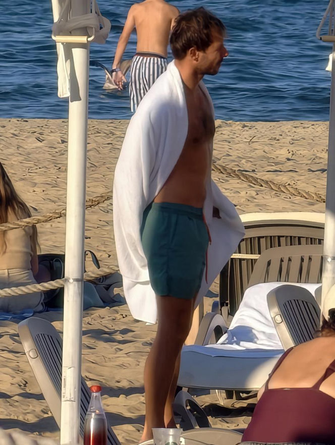 Mateusz Banasiuk na plaży w Sopocie. Tak wyglądał, gdy zrzucił koszulkę!