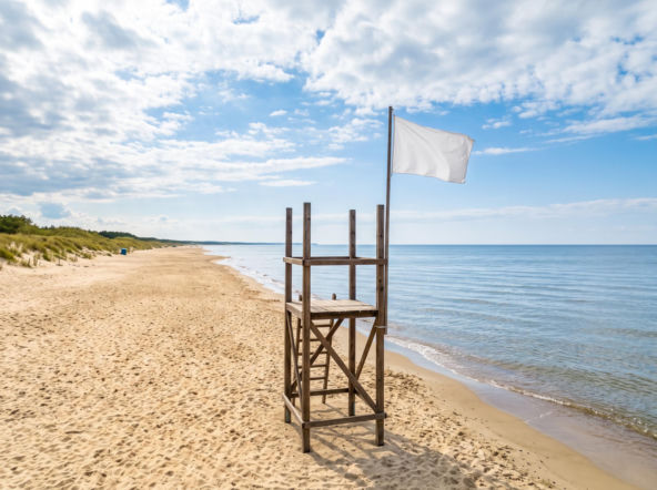 Sinice Międzyzdroje. Czy w Międzyzdrojach można się kąpać 26.08? Flaga, warunki pogodowe