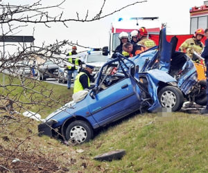Tragiczny wypadek we Wieszkach w powiecie nakielskim. Kierowca nie żyje 