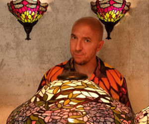 Radosław Nakonowski i jego lampy w stylu Tiffany'ego