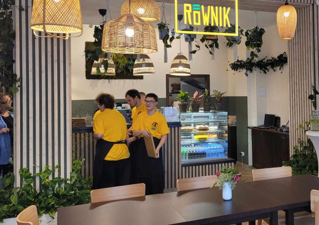 Cafe Równik znowu otwarty. Wyjątkowa kawiarnia na Nadodrzu po remoncie