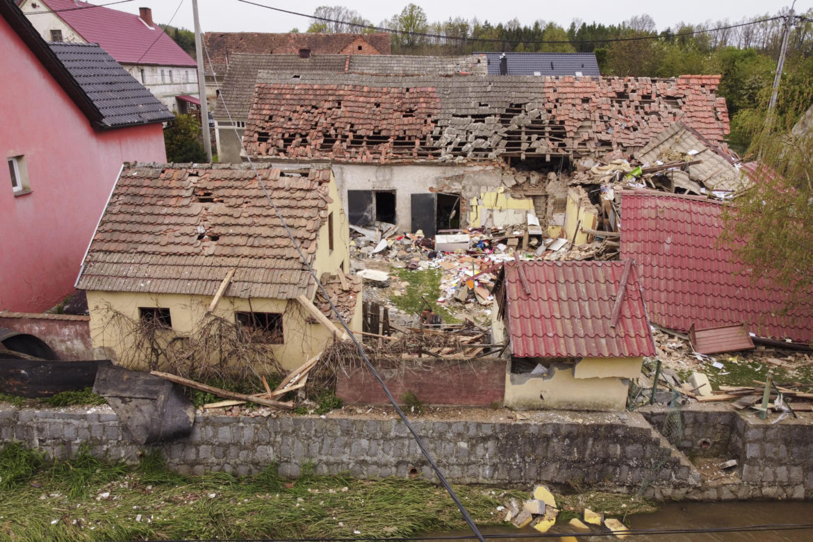 Gruzowisko zamiast domu. Straszny widok w Ożarach 