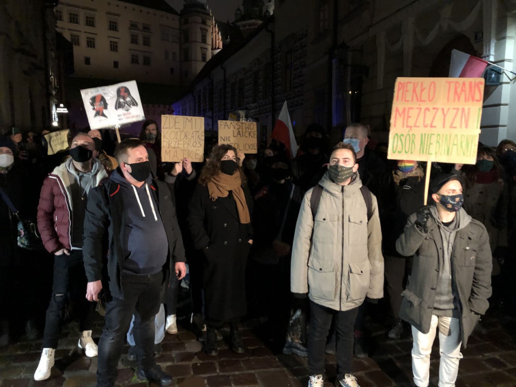 Protest przeciwko kardynałowi Stanisławowi Dziwiszowi w Krakowie