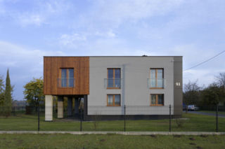 Dach domu kostki. Kiedy wystarczy naprawa, a kiedy konieczna jest wymiana? 