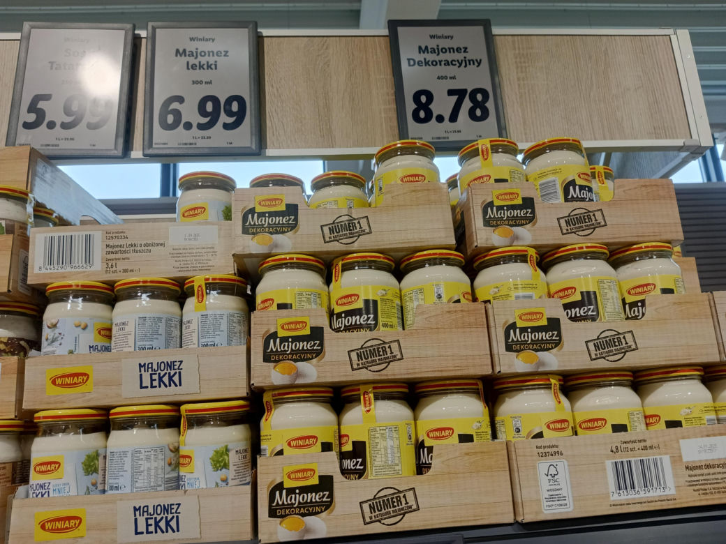 Porównaliśmy ceny w polskim i niemieckim markecie. Gdzie zarobimy tańsze zakupy na Wielkanoc? 