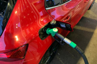 Ceny paliw w poniedziałek, 23 maja. Diesel znowu tańszy niż benzyna?