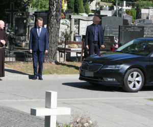 W PiS walka o miejsce przy Prezesie 