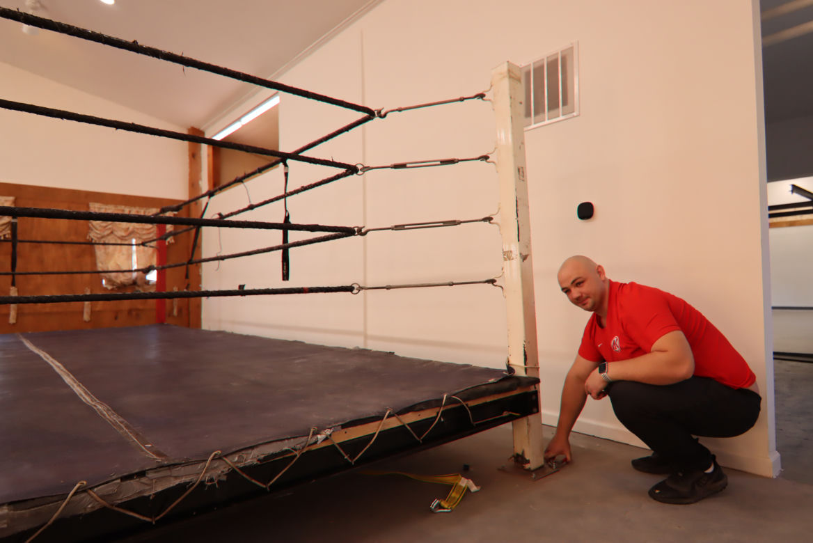 Adam Kownacki zbudował sobie ring w domu