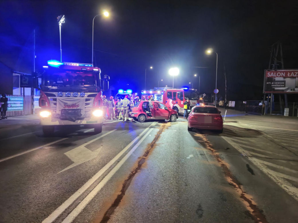Bełchatów. Śmiertelny wypadek na ul. Wojska Polskiego. 47-latek zginął w zderzeniu z BMW [ZDJĘCIA]