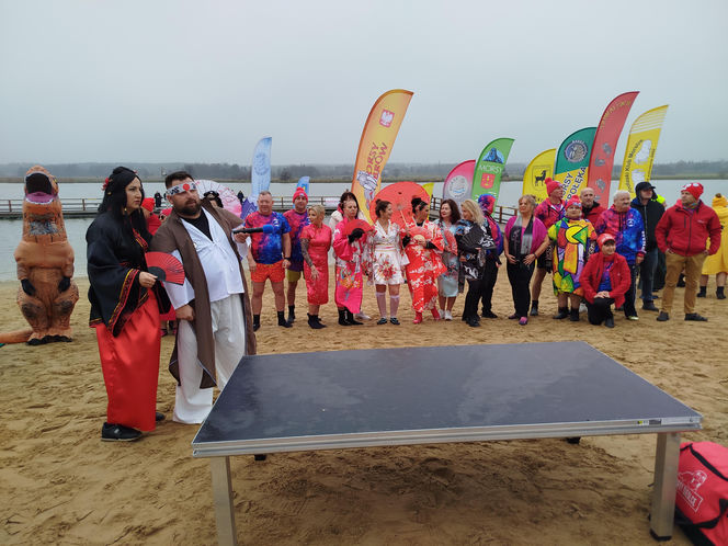 Mazowieckie Morsy otworzyły sezon morsowania 2025/2026 nad zalewem w Siedlcach