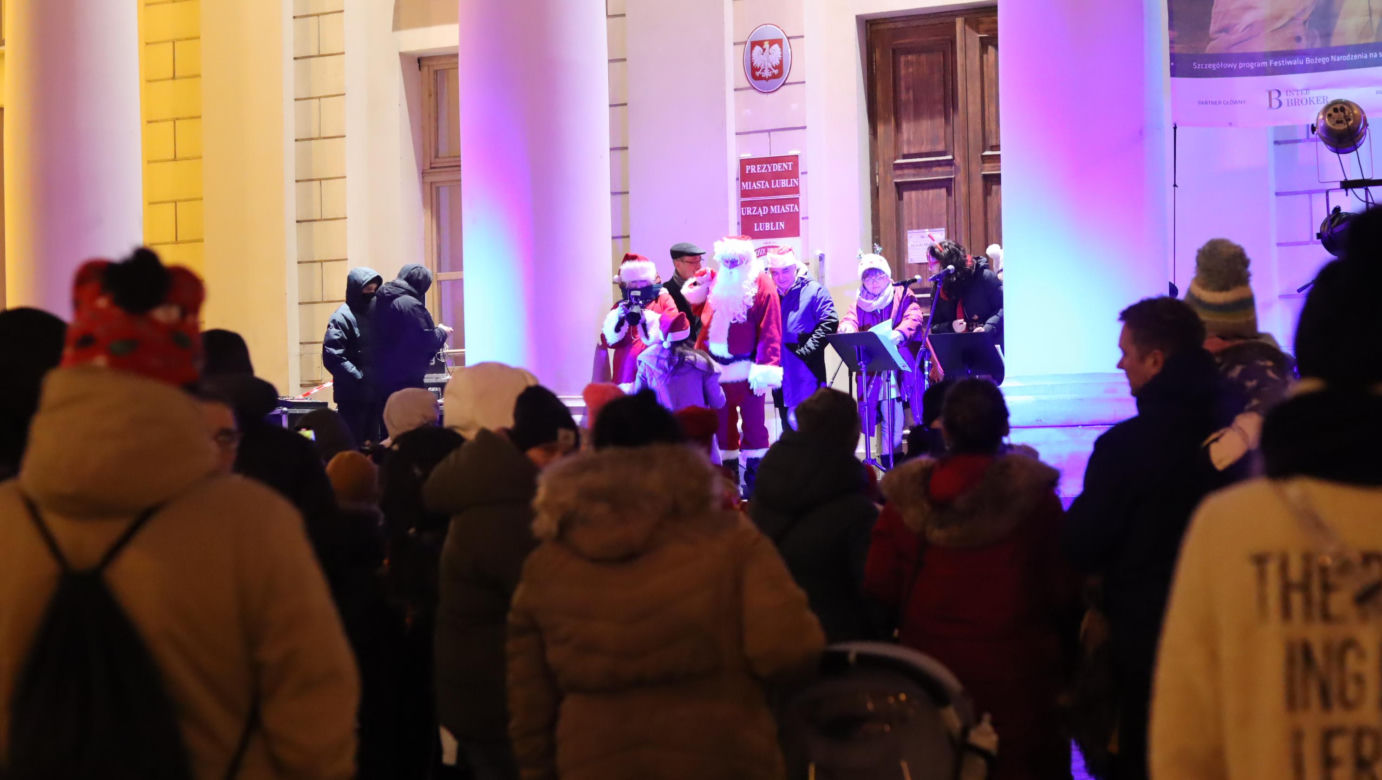 Lublin rozbłysnął milionem światełek! Iluminacje w mieście już działają [GALERIA]