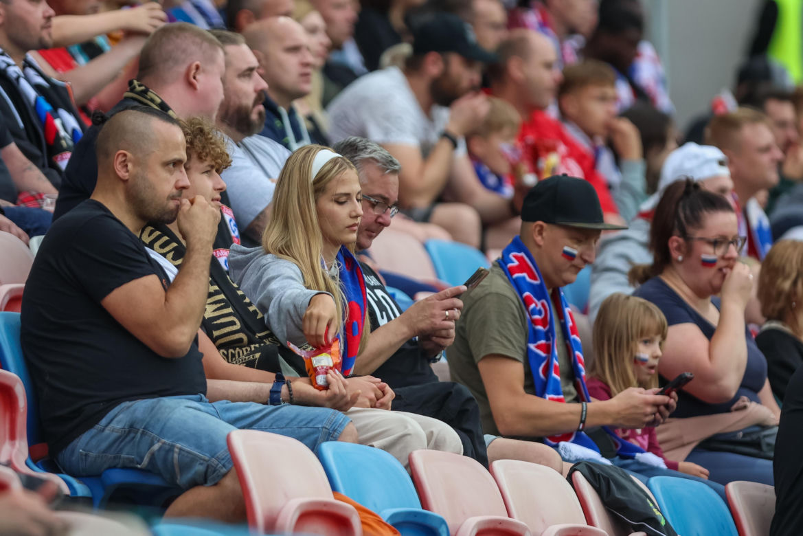 Sportowe emocje na trybunach podczas meczu Górnik Zabrze - Piast Gliwice