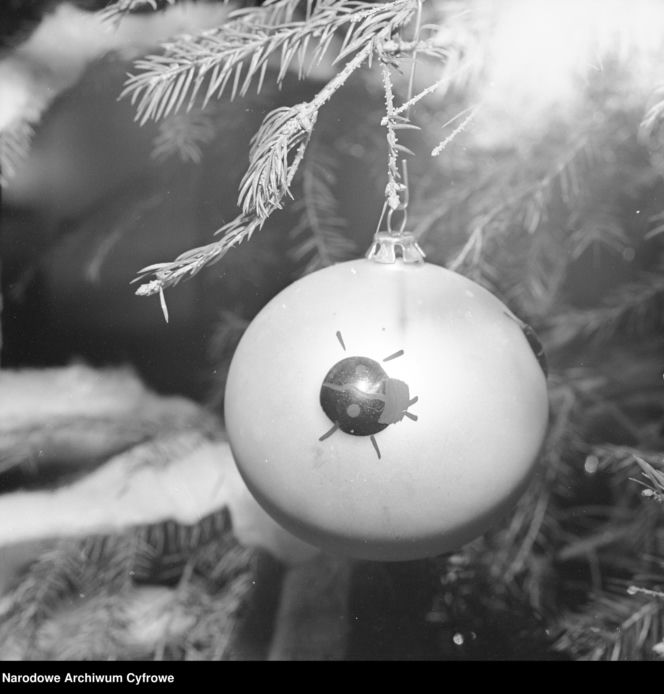 Tak ubierano choinki w PRL-u. Te archiwalne zdjęcia to prawdziwe perełki!