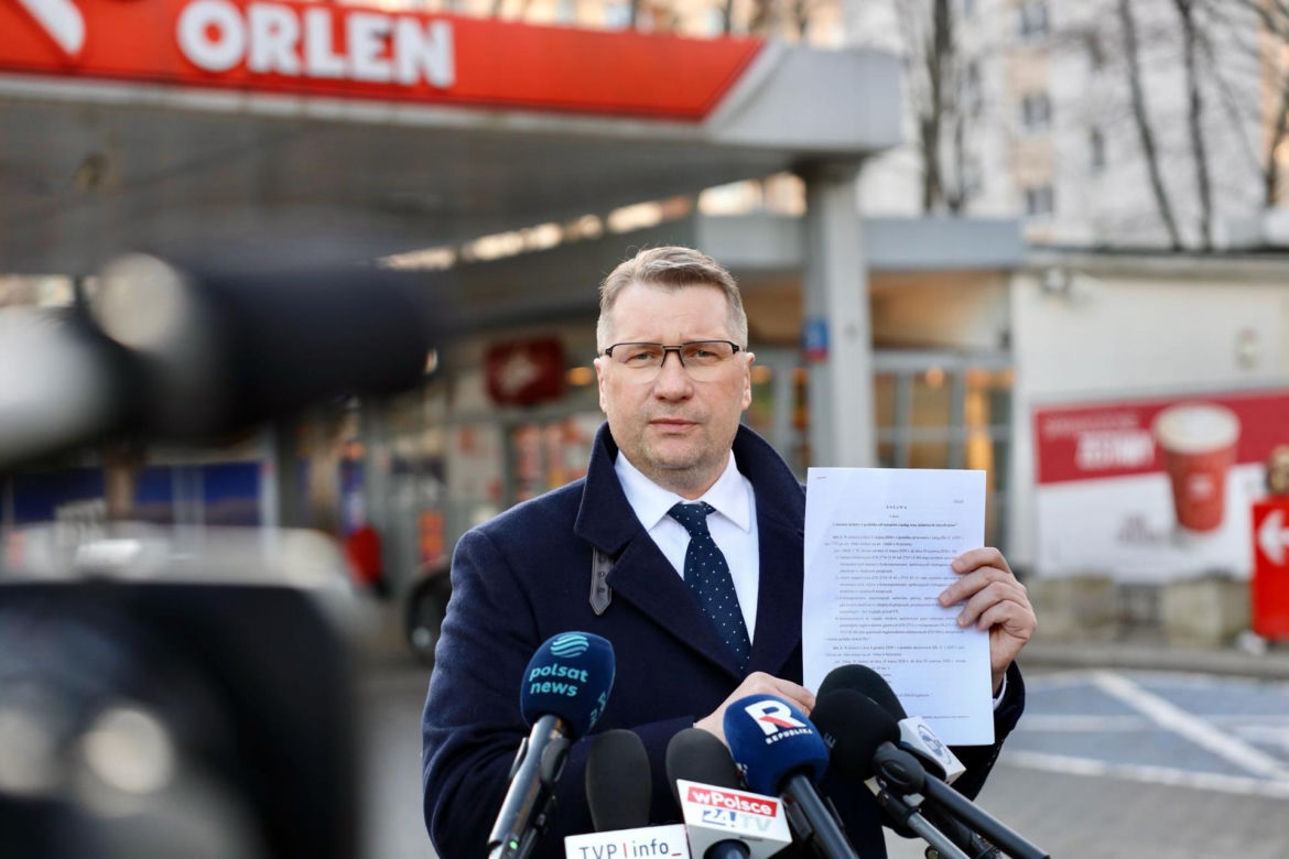 Przemysław Czarnek na stacji Orlen