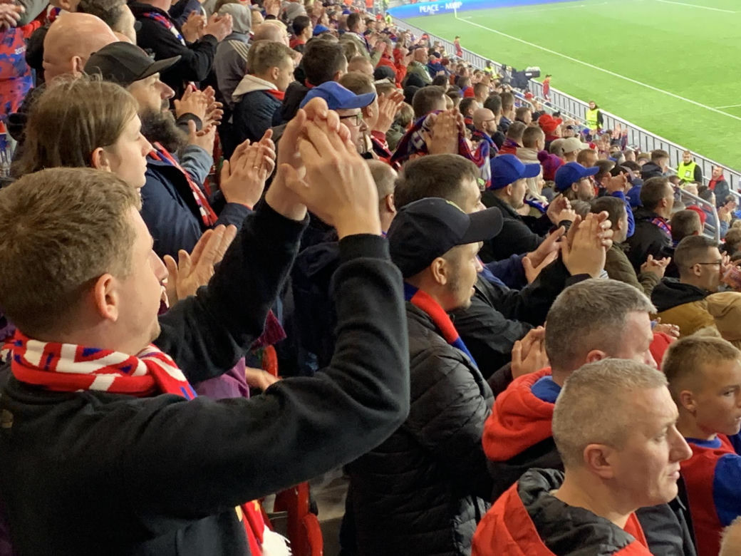 Mecz Raków Częstochowa - Sporting Lizbona. Stadion w Sosnowcu szczelnie wypełnił się kibicami 