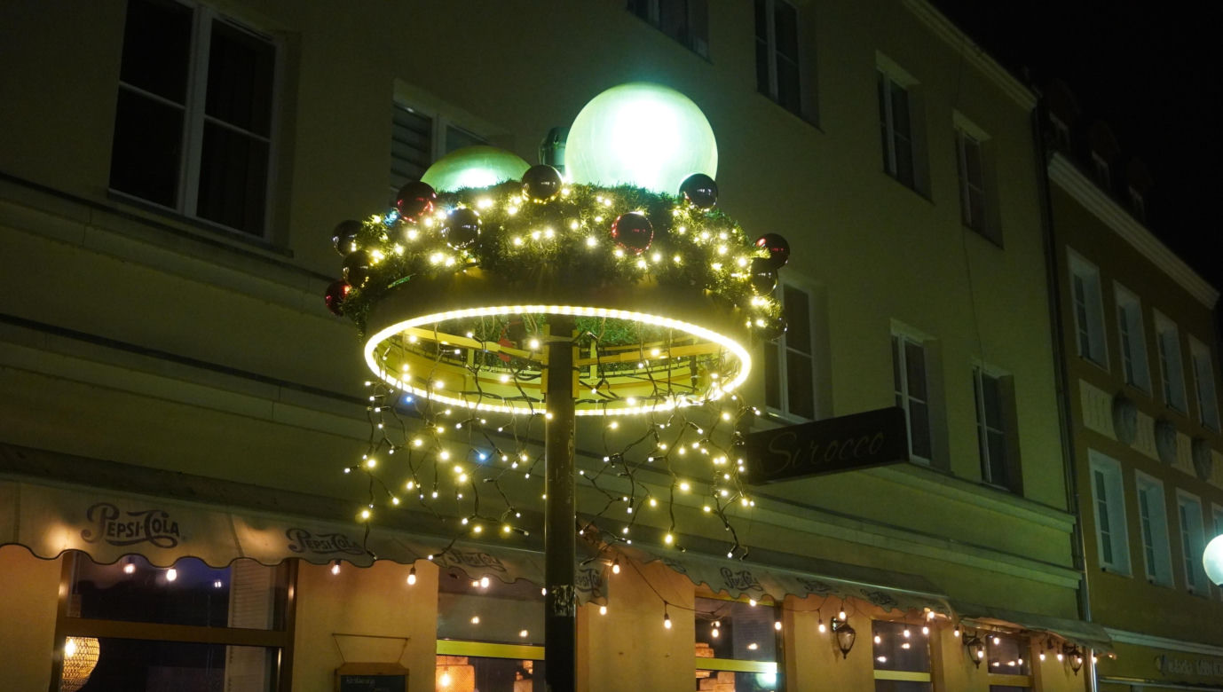 Olsztyn rozświetliły świąteczne iluminacje. Stare Miasto i centrum zachwycają!