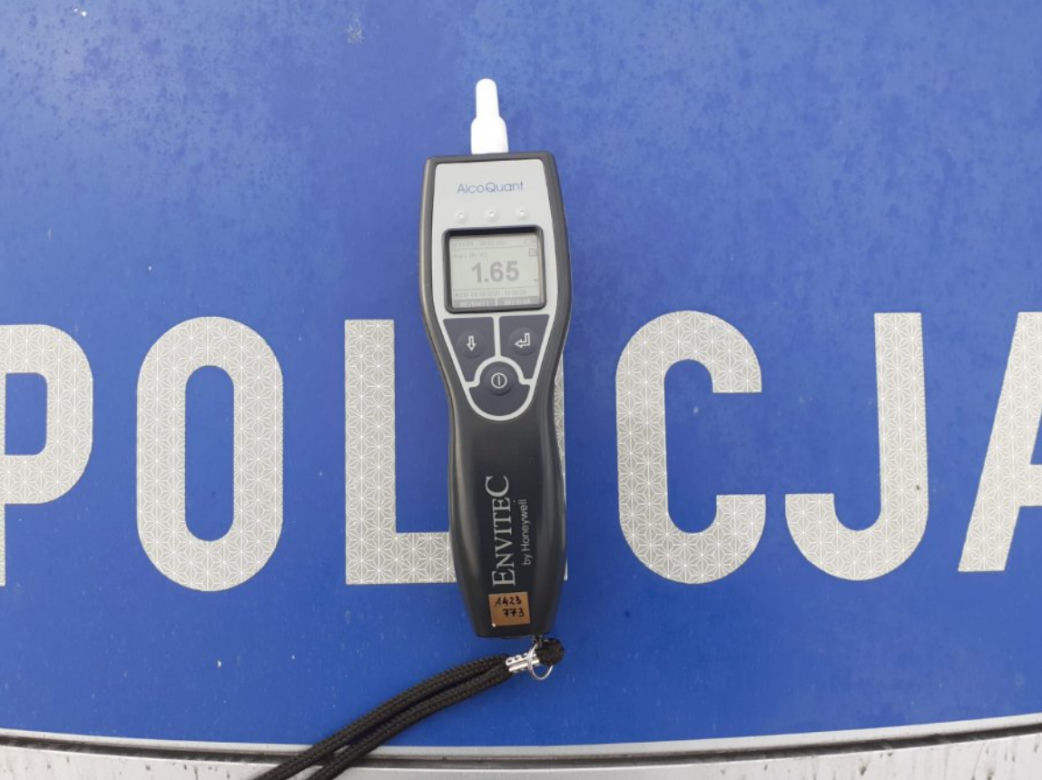 UKRAINIEC pił w trakcie jazdy! Jechał SLALOMEM po autostradzie! Miał ponad 3 promile alkoholu