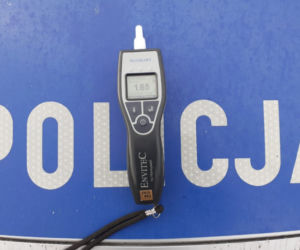 UKRAINIEC pił w trakcie jazdy! Jechał SLALOMEM po autostradzie! Miał ponad 3 promile alkoholu