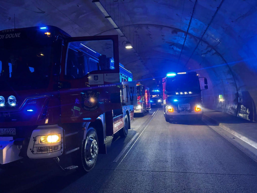 Pożar w tunelu na S3! Ciężarówka stanęła w płomieniach, trasa całkowicie zablokowana