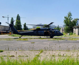 Black Hawk lądował w zajezdni na Woli 