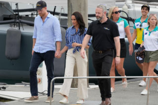 Książę Harry i jego żona Meghan wracają do Wielkiej Brytanii
