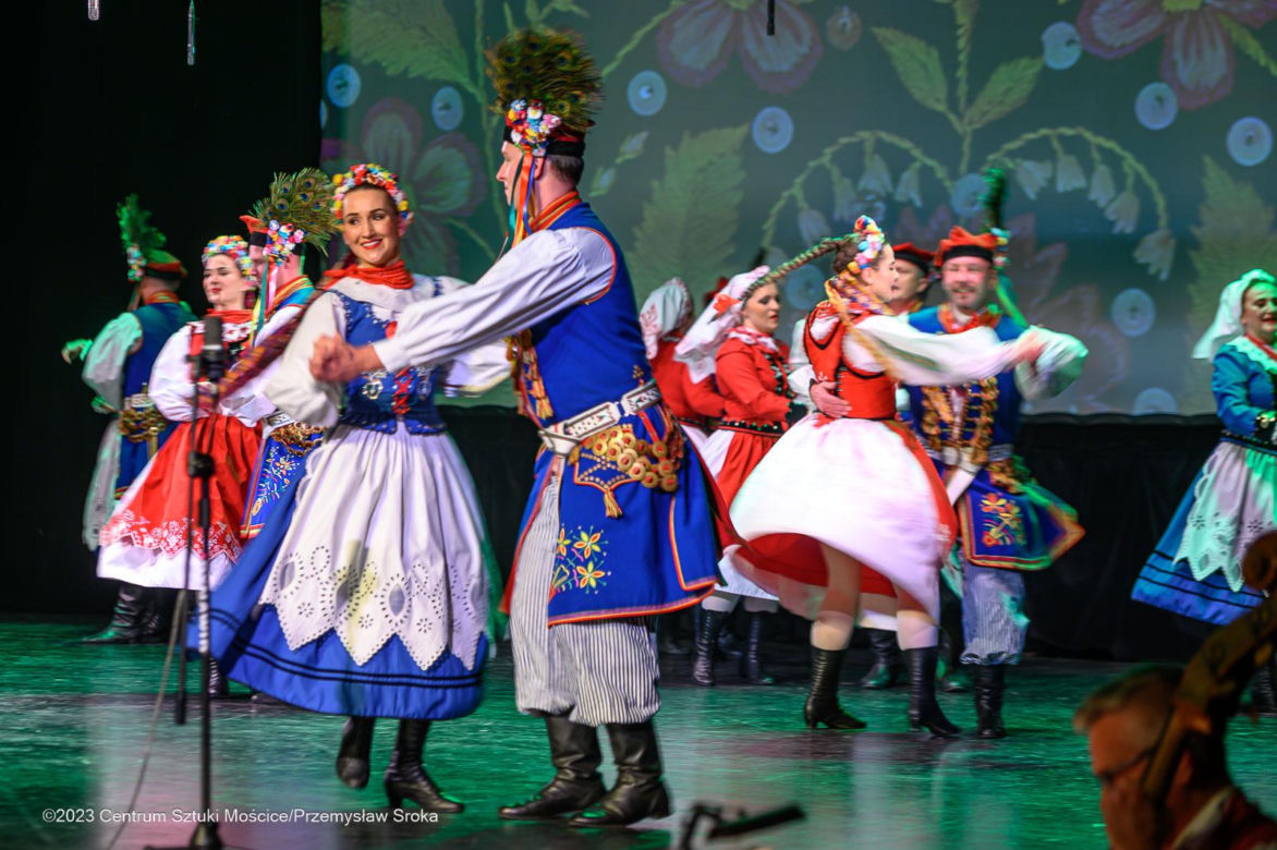 Jesienny koncert Zespołu Pieśni i Tańca Świerczkowiacy w Centrum Sztuki Mościce