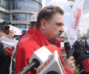 Gorąco pod siedzibą Tauronu. Związkowcy sprzeciwiają podziałowi spółki: Sasin i Soboń odlecieli! [ZDJĘCIA, WIDEO]