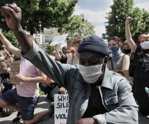 Protest pod ambasadą USA w Warszawie