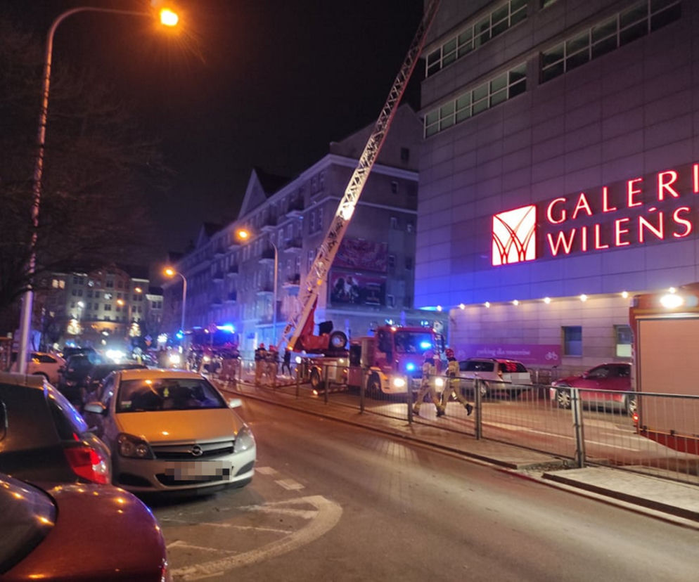 Ogromna akacja straży pożarnej, kilkanaście wozów pod Galerią Wileńską. Co się dzieje?