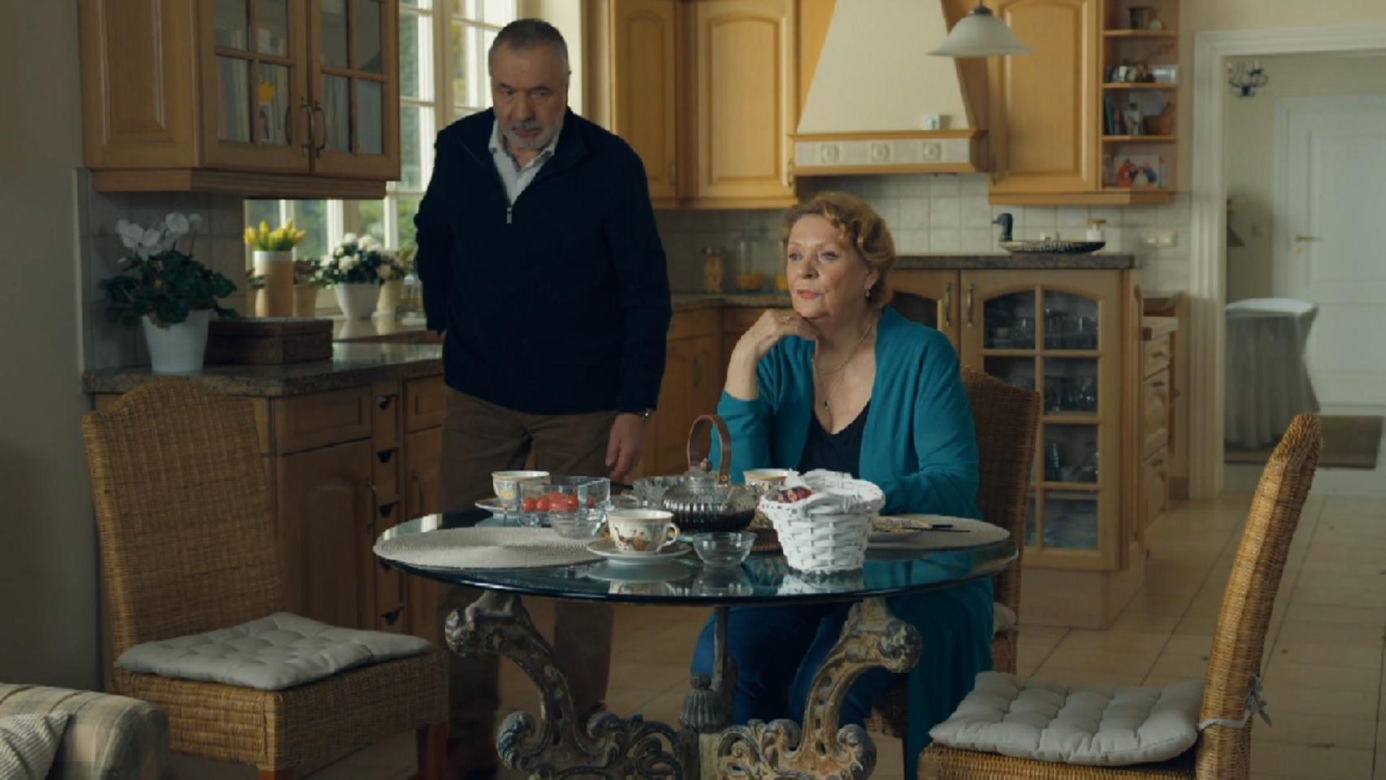 Barwy szczęścia, odcinek 3161. Andrzej (Leon Charewicz), Józefina (Elżbieta Jarosik)